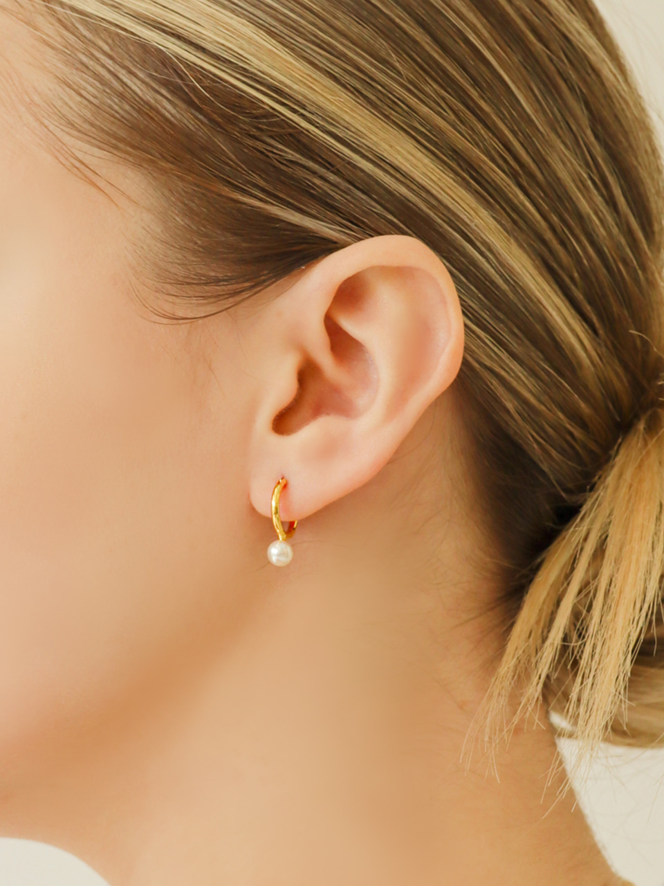 mini coco pearl earring