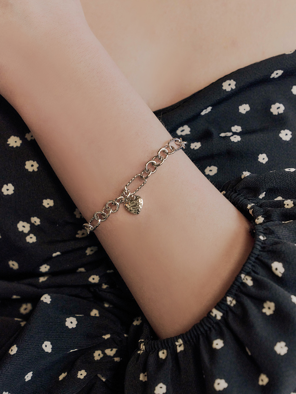 jolly heart chain bracelet